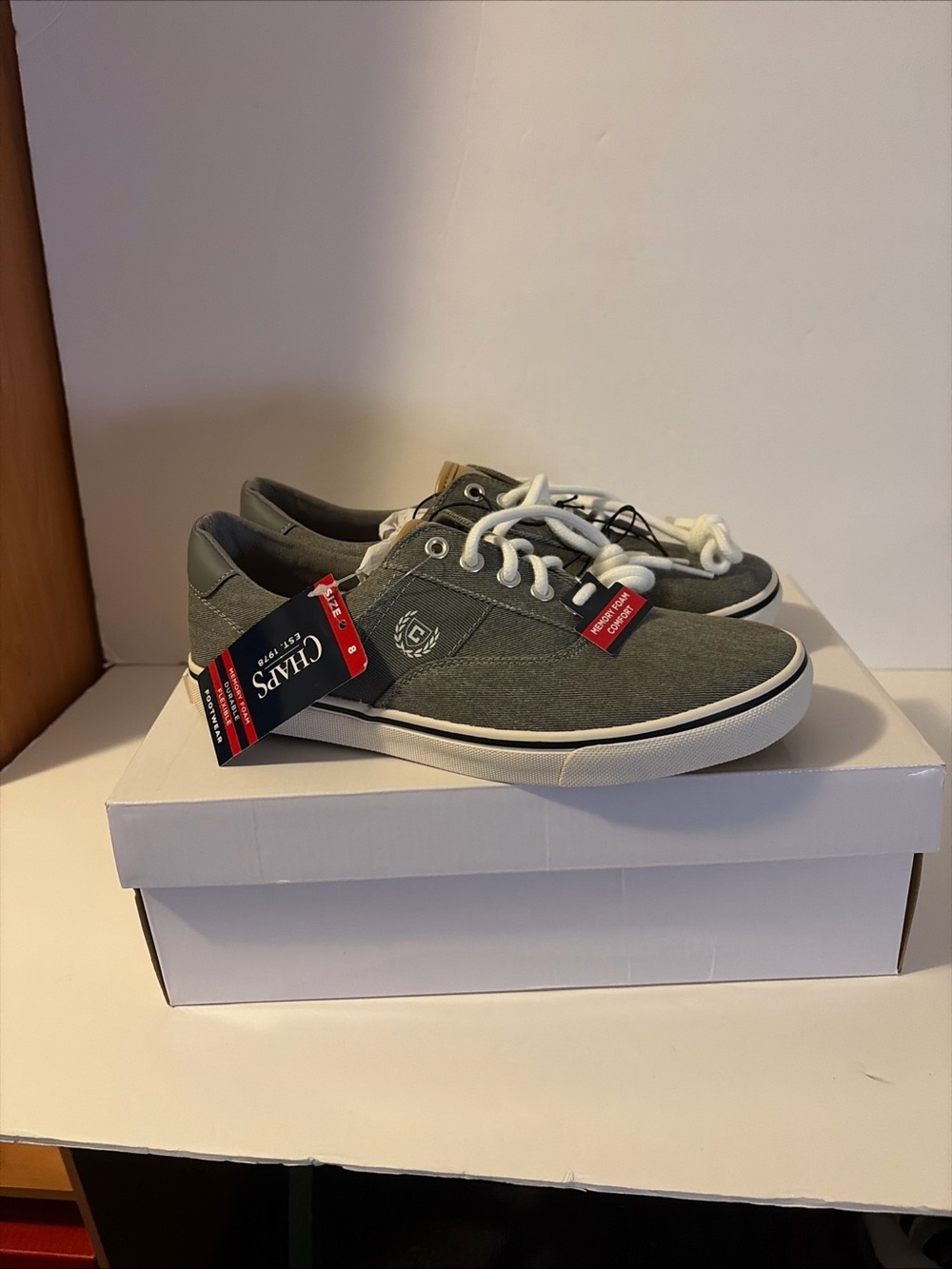 CHAPS Mens York Canvas Sneakers Size 8 Medium Width Gray Memory Foam New